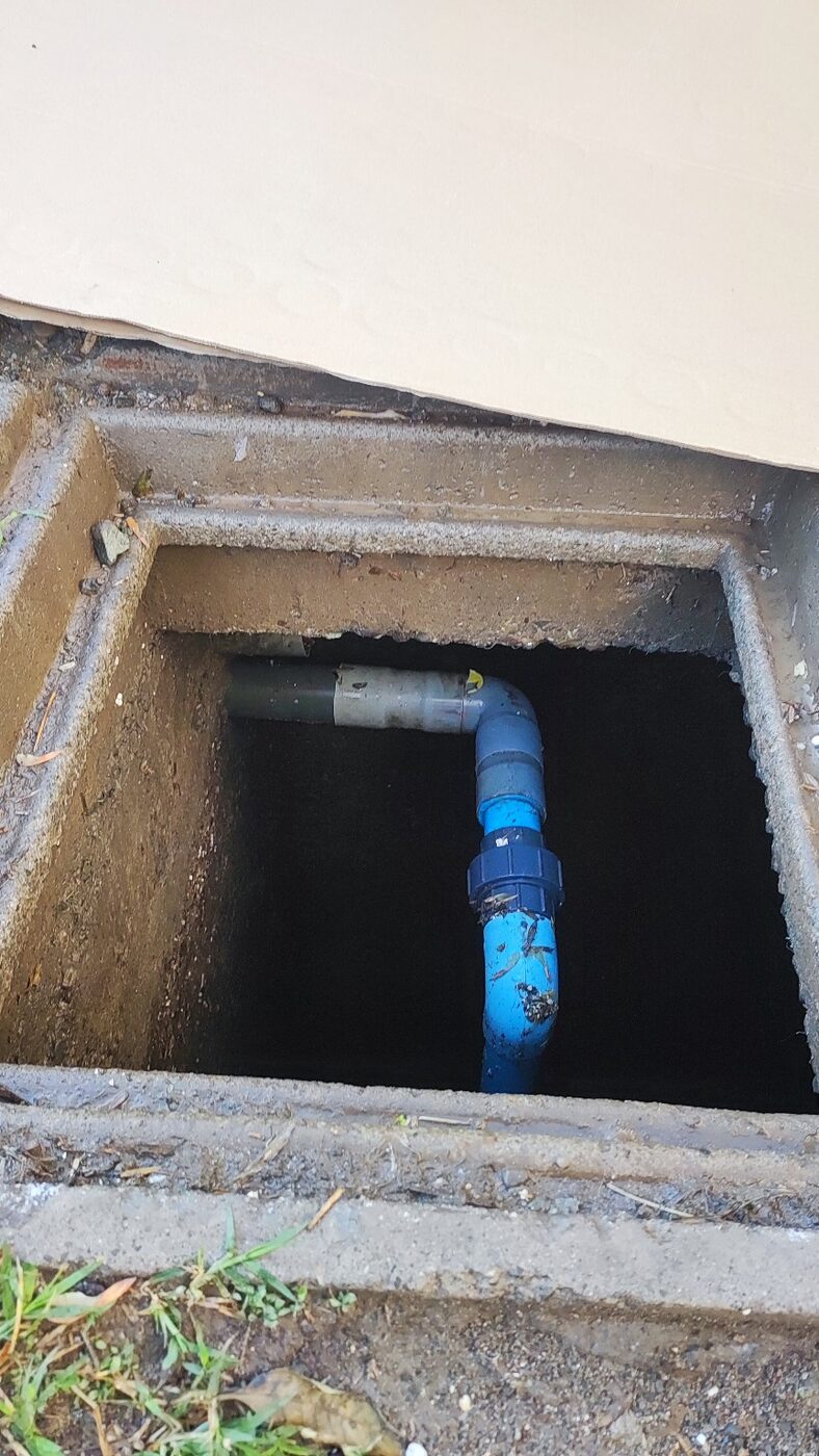 Conexiones de una red hidráulica dentro de una cámara técnica